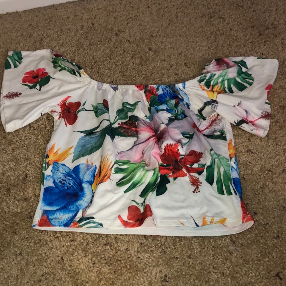 Off the shoulder, crop top